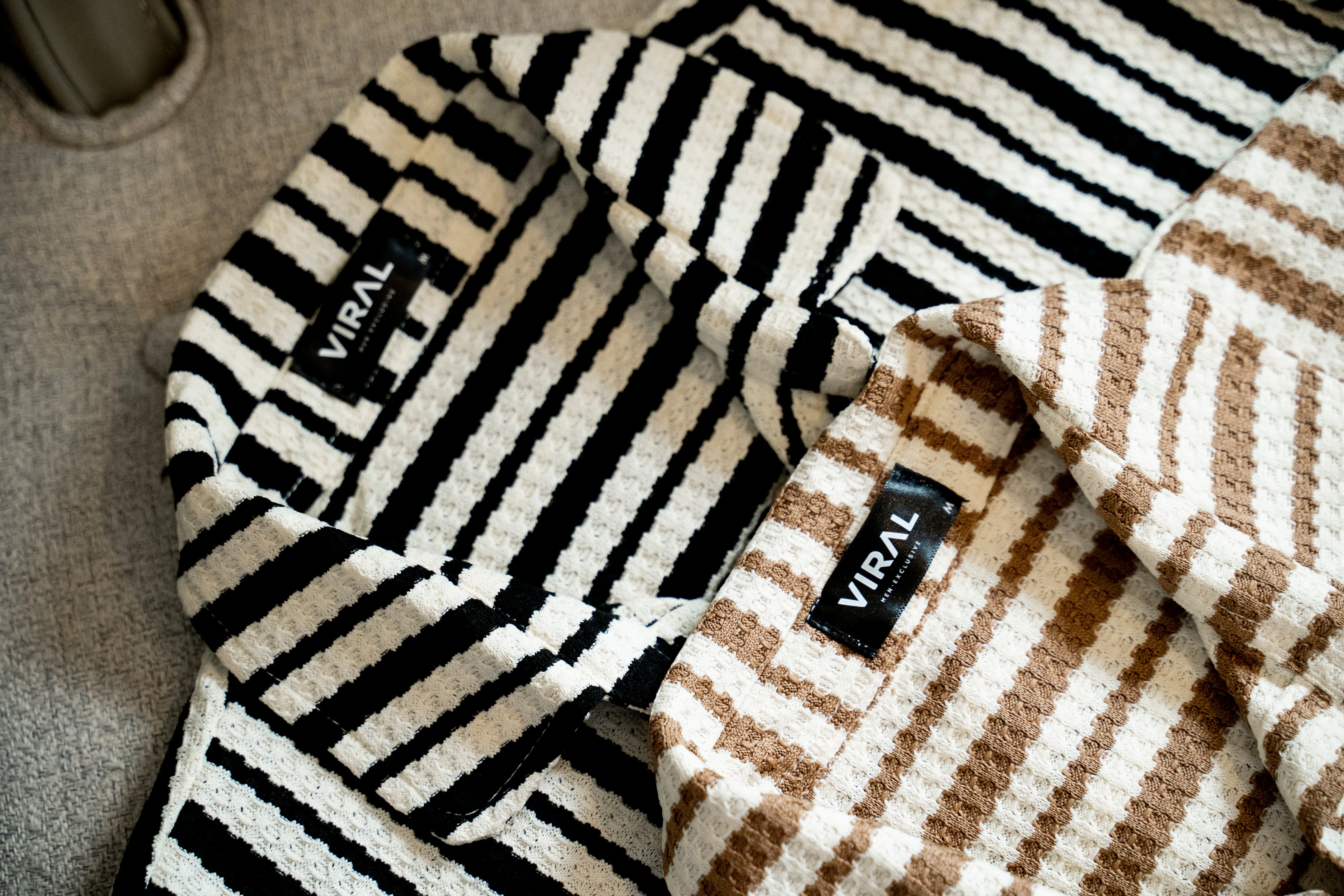 BLACK KNIT STRIPE SHIRTS