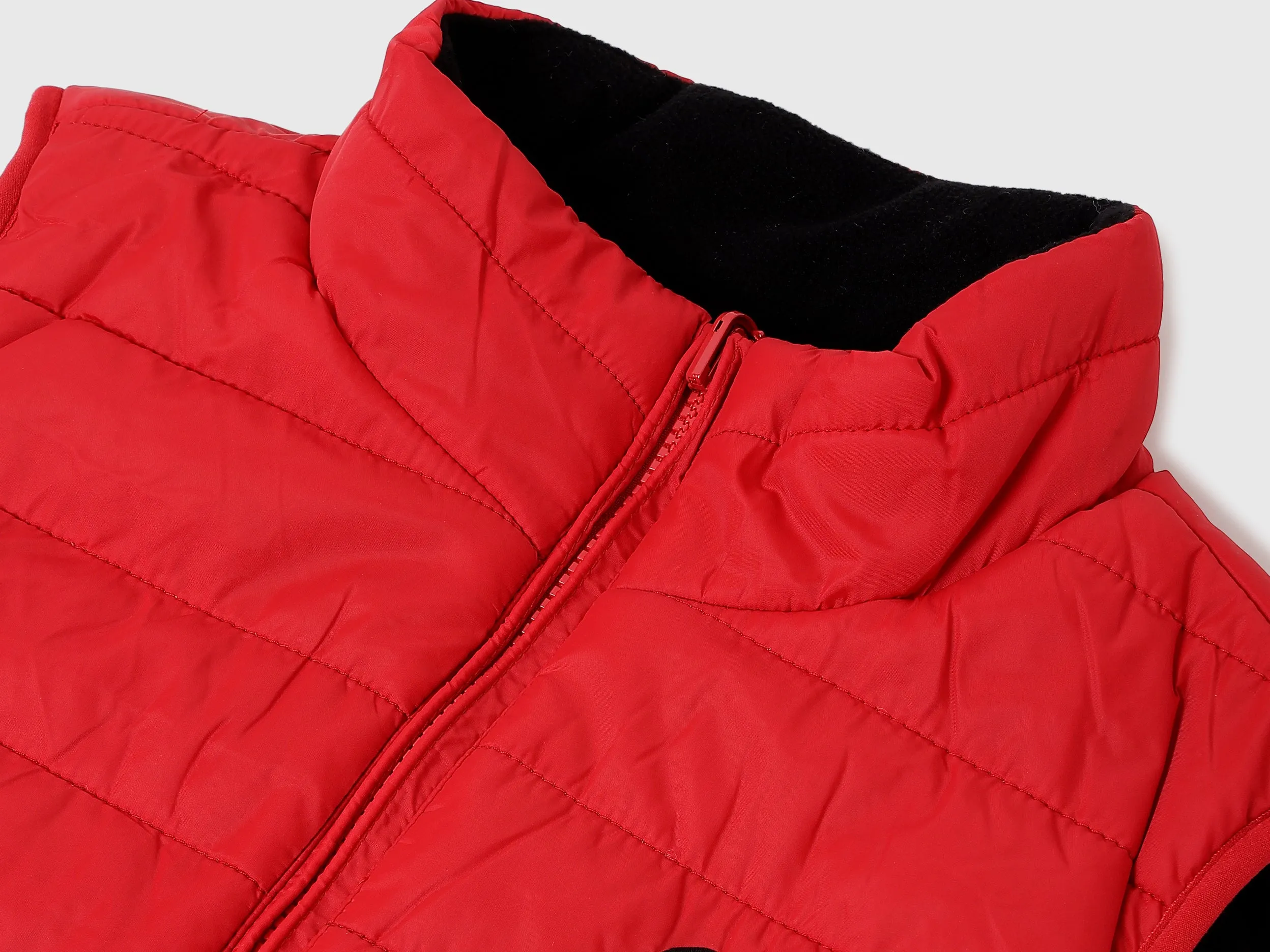 Boy's Regular Fit Sleeveless Reversible Jacket