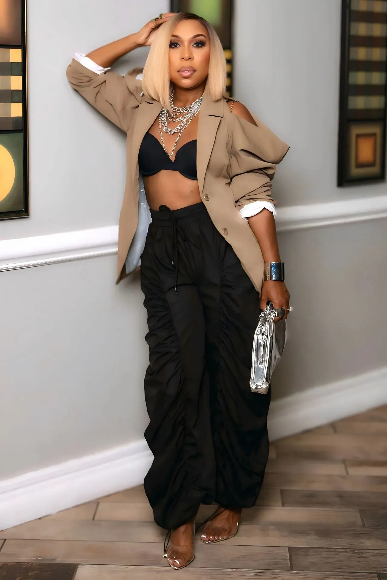 Chic Pleated Loose-Fit Pants with a Stylish Relaxed Silhouette