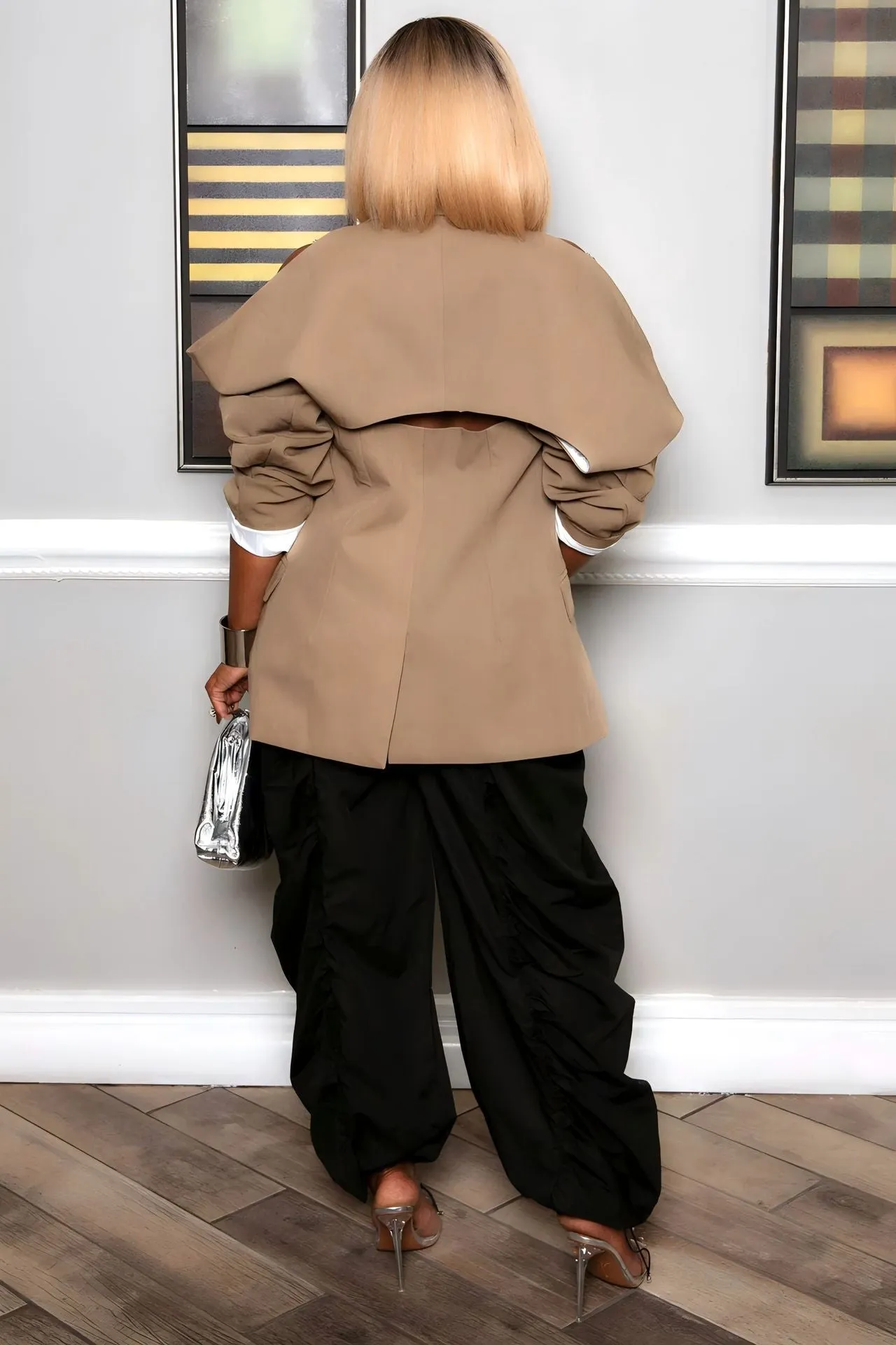 Chic Pleated Loose-Fit Pants with a Stylish Relaxed Silhouette