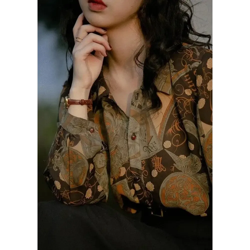 Elegant Dark Academia Figures Blouse with Classic Collar and Long Sleeves
