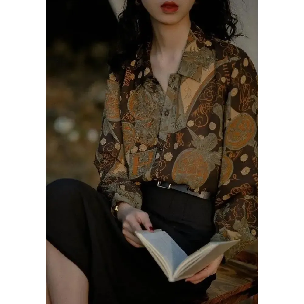 Elegant Dark Academia Figures Blouse with Classic Collar and Long Sleeves