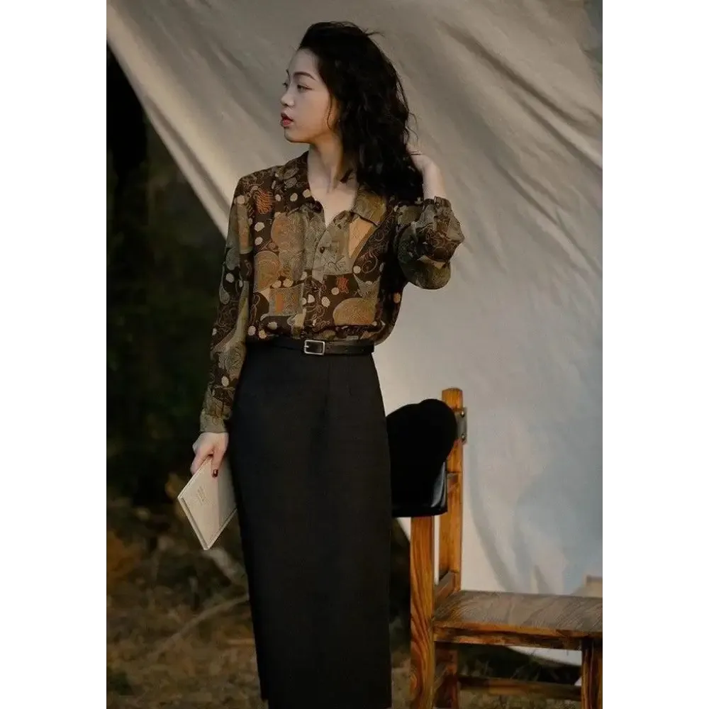 Elegant Dark Academia Figures Blouse with Classic Collar and Long Sleeves