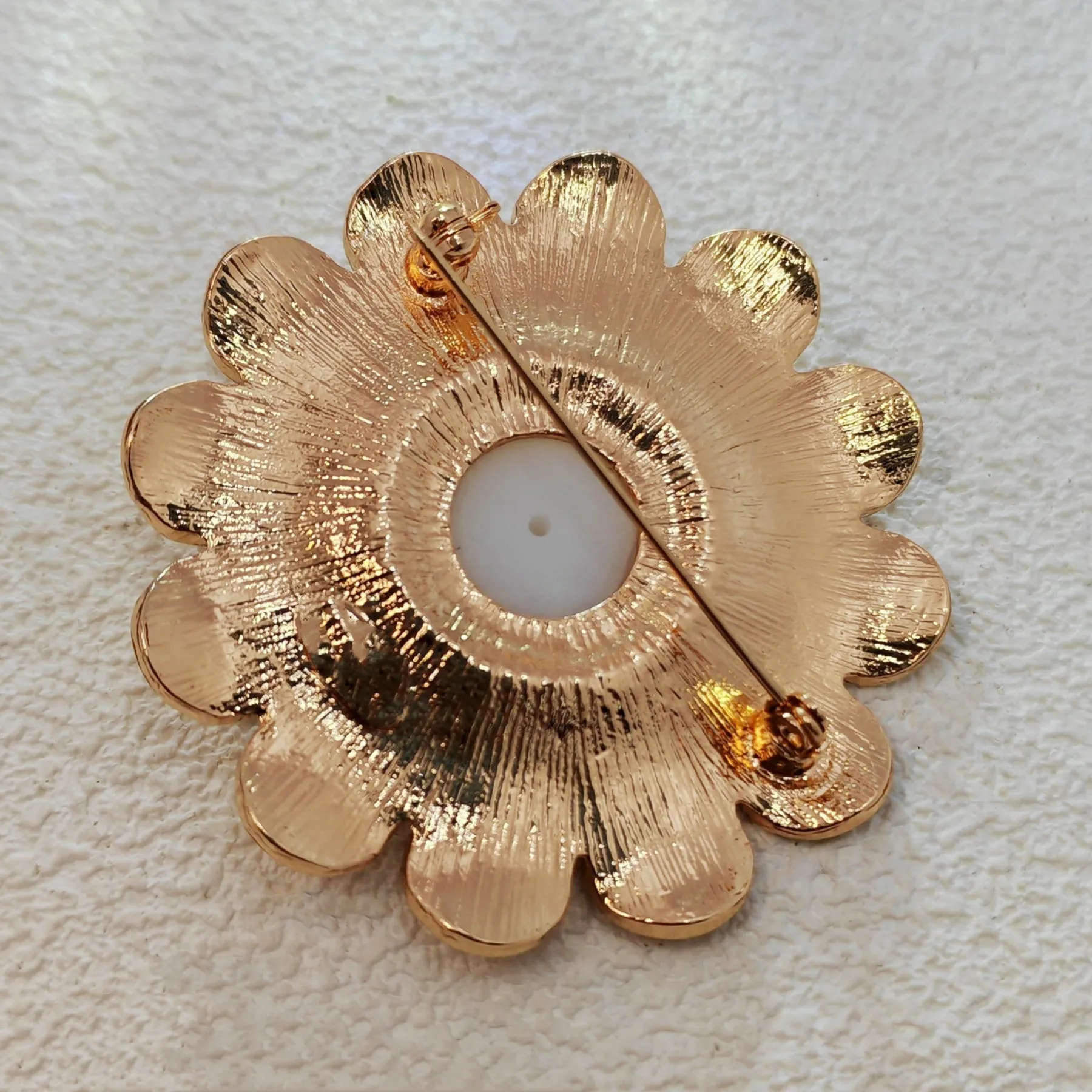 Elegant Gold - toned Floral Brooch with Pearl and Crystal Centerpiece