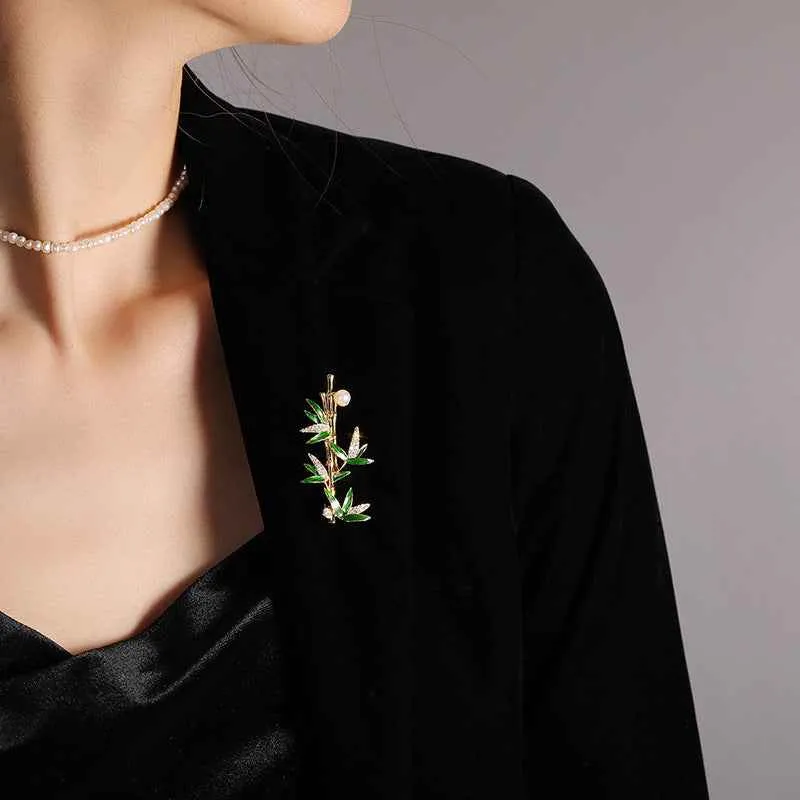 Gold & Silver Bamboo Pearl Brooch – Elegant Coat Accessory Pin