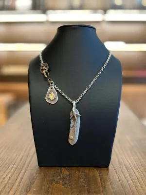 Goros Feather With Silver Claw With Metal Pendant Setup