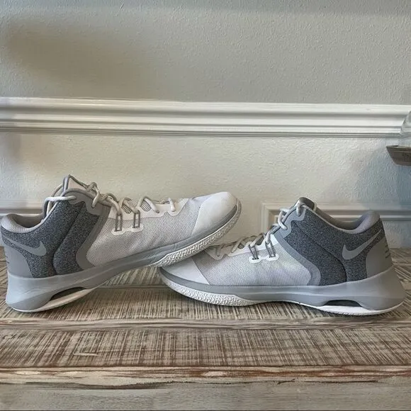 Nike Air Versatile 2 White Wolf Grey