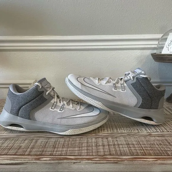 Nike Air Versatile 2 White Wolf Grey