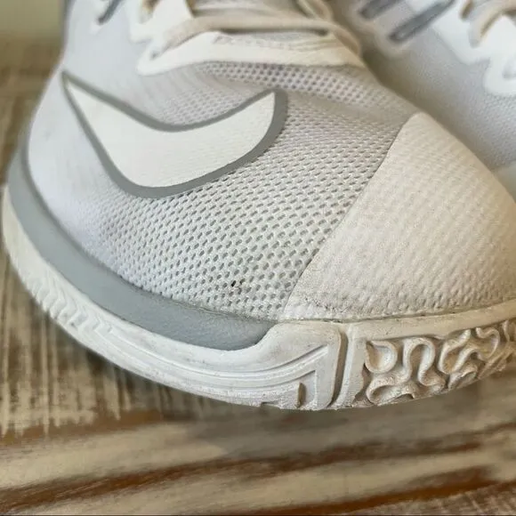 Nike Air Versatile 2 White Wolf Grey