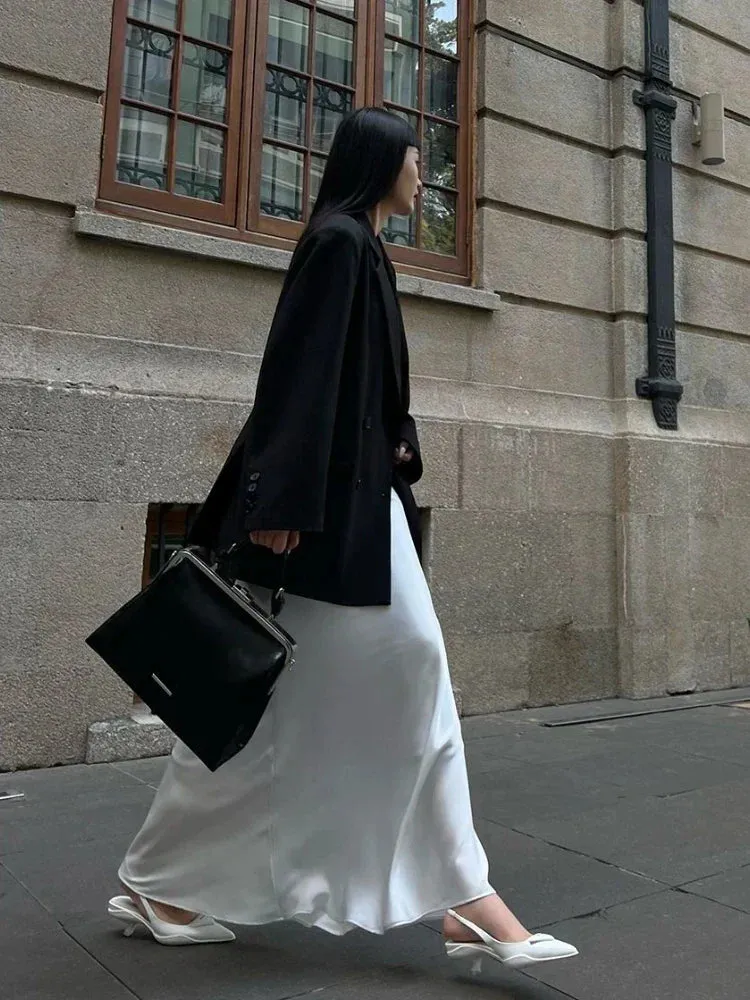 Thessia – Elegante uitlopende satijnen rok