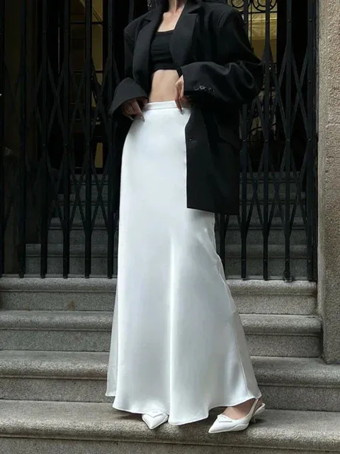 Thessia – Elegante uitlopende satijnen rok
